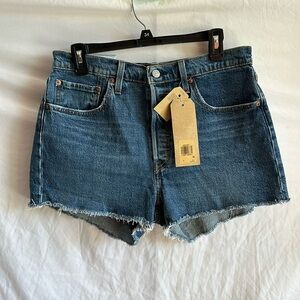 Levi’s high-rise fitted through hip jean shorts size 31 NEW Make bundle & save!